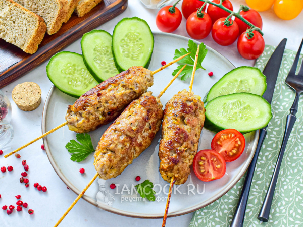 Люля-кебаб из свинины на сковороде, рецепт с фото