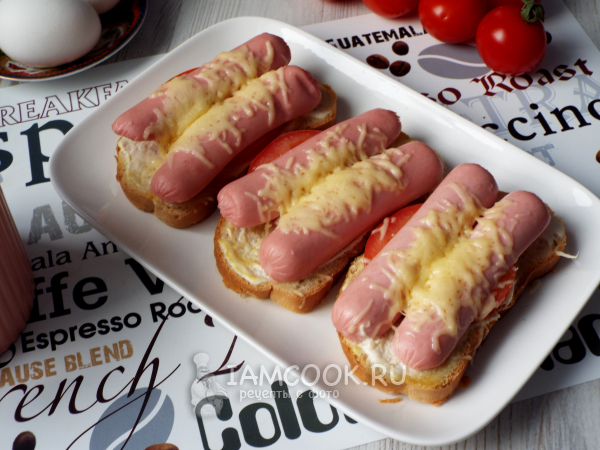 Горячие бутерброды с сосисками в духовке, рецепт с фото