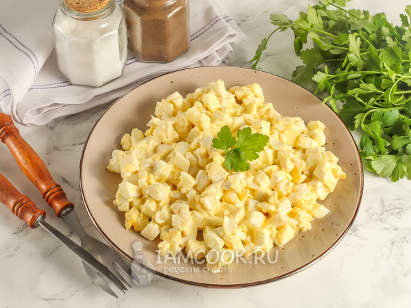 Салат с кальмарами и плавленым сыром, рецепт с фото