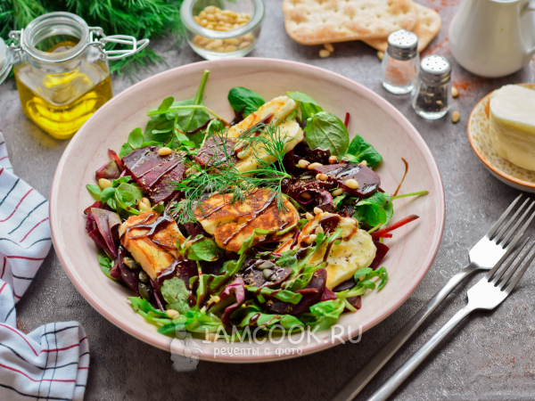 Салат со свеклой и жареным сыром, рецепт с фото