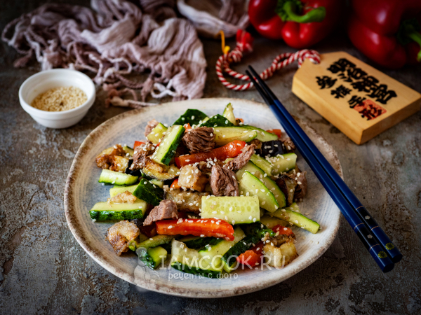 Китайский салат с говядиной и огурцом, рецепт с фото