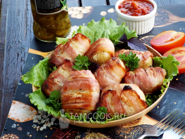 Картошка с беконом на мангале на решетке, рецепт с фото