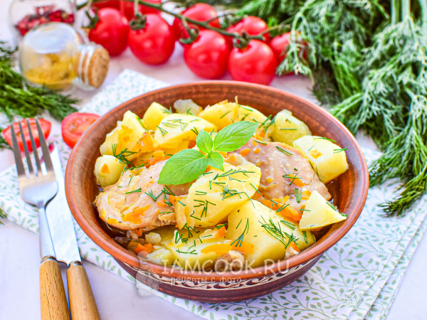 Куриные бедрышки в мультиварке с картошкой, рецепт с фото