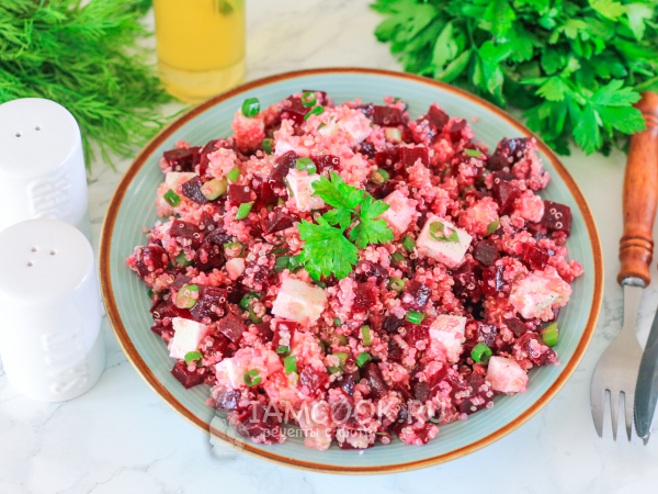 Салат с киноа, свеклой и фетой, рецепт с фото