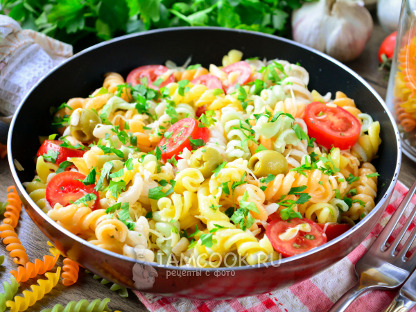 Паста с оливками и помидорами, рецепт с фото