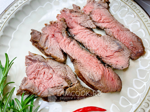 Телятина на гриле с чесноком и розмарином, рецепт с фото