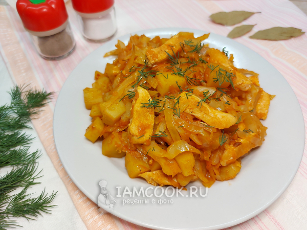 Тушеная капуста с курицей и картошкой , рецепт с фото