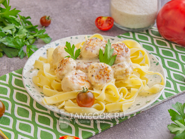 Фрикадельки в сливочном соусе в сковороде, рецепт с фото