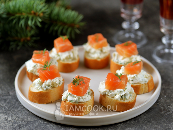 Тарталетки из багета с красной рыбой, рецепт с фото