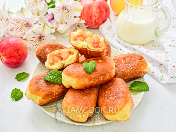 Пирожки с яблоками жареные (из дрожжевого теста), рецепт с фото