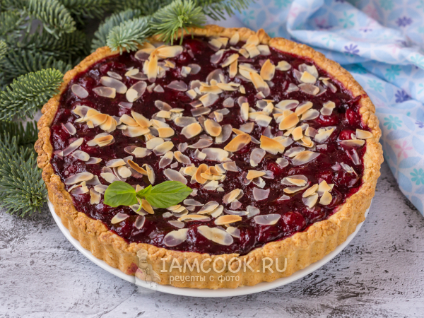 Открытый пирог из песочного теста с вишней, рецепт с фото