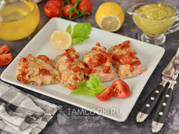 Кета в духовке с сыром и помидорами, рецепт с фото