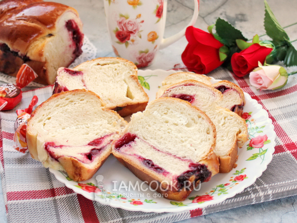 Рулет с творогом и вишней в духовке, рецепт с фото