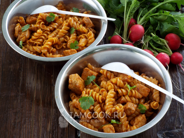 Макароны с мясом в казане на костре, рецепт с фото