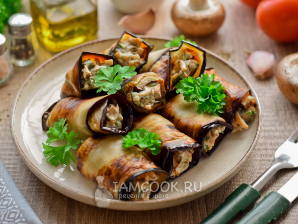 Рулетики из баклажанов с грибами, рецепт с фото