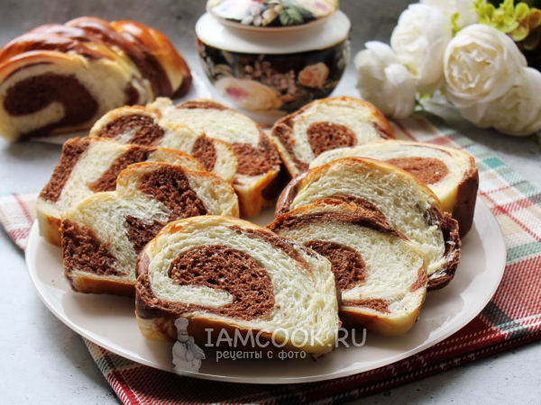 Сладкий рулет из дрожжевого теста, рецепт с фото