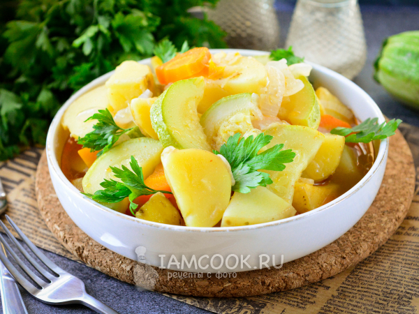 Тушеная картошка с кабачками в кастрюле, рецепт с фото