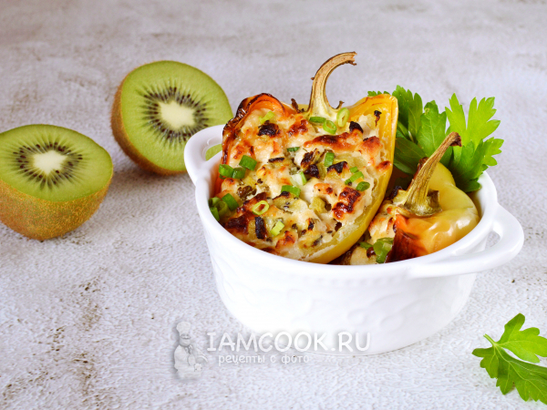 Перец, фаршированный курицей и киви, рецепт с фото
