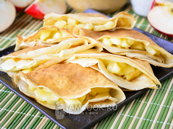 Блины с яблочной начинкой, рецепт с фото