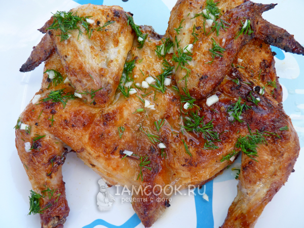Цыплята со сметаной и сухой аджикой, запеченные в духовке, рецепт с фото