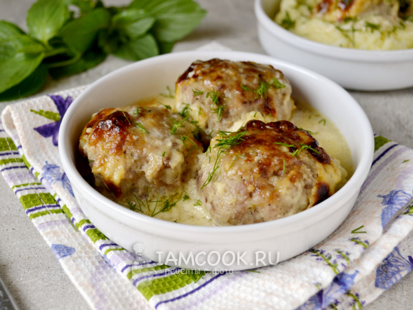 Куриные биточки в сливочном соусе в духовке, рецепт с фото