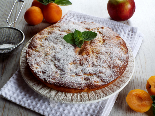 Шарлотка с яблоками и абрикосами, рецепт с фото