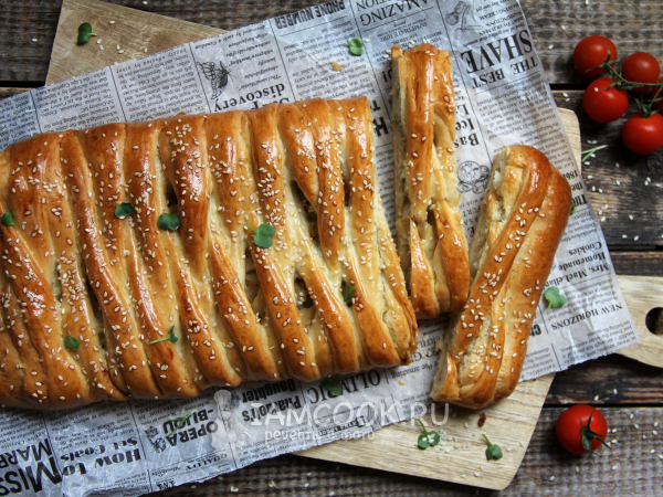 Пирог с пикшей (из дрожжевого теста), рецепт с фото