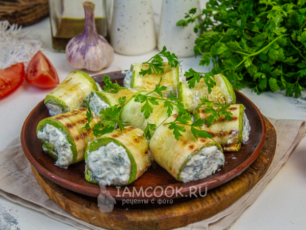 Рулетики из кабачков с творожным сыром, рецепт с фото