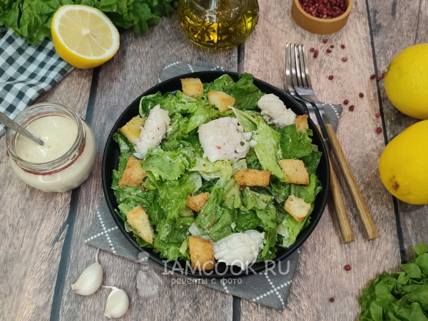 Салат «Цезарь» с кальмарами, рецепт с фото