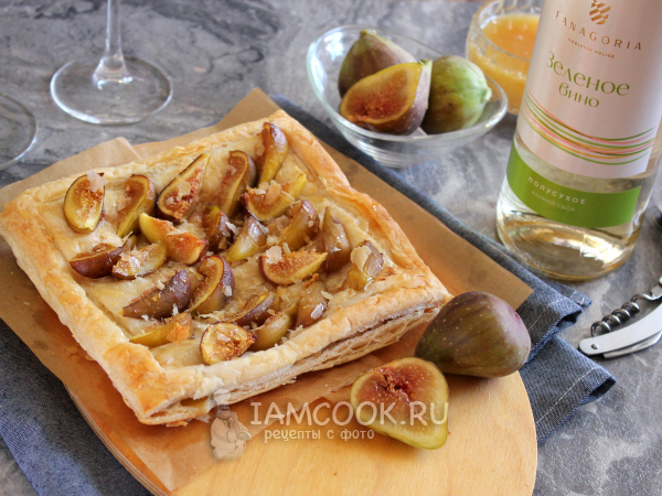 Пирог с инжиром и сыром Камамбер, рецепт с фото