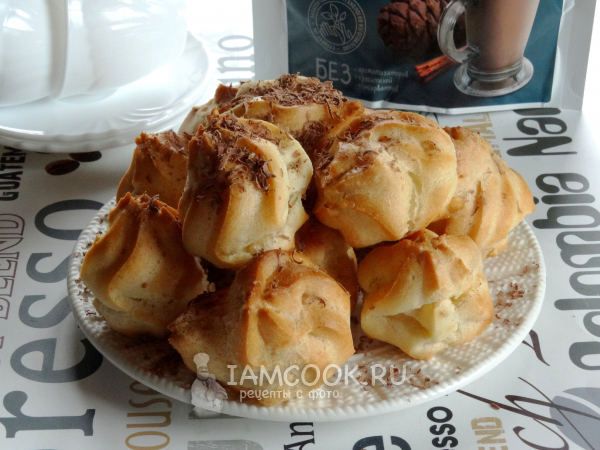 Профитроли с мороженым, рецепт с фото