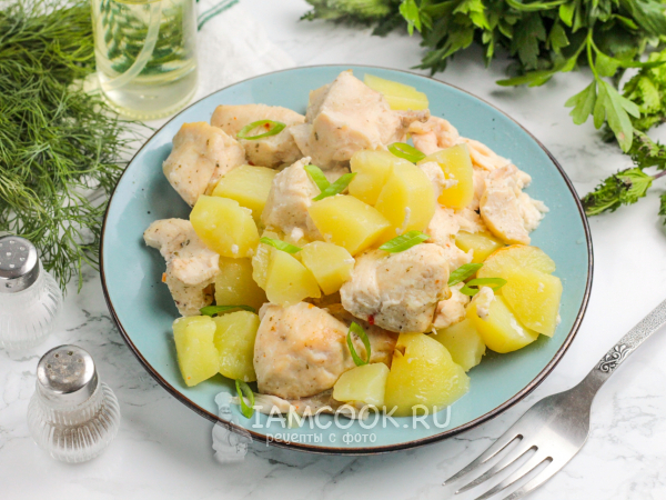 Куриные грудки с картошкой в горшочках в духовке, рецепт с фото