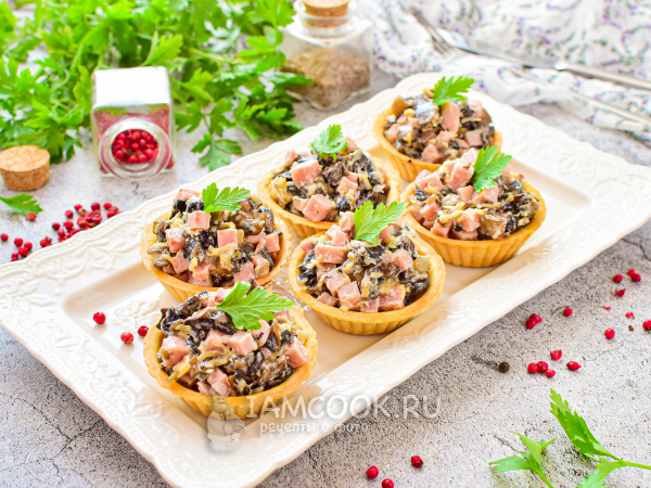 Тарталетки с ветчиной, грибами и сыром, рецепт с фото