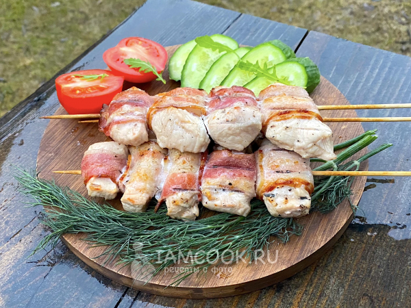 Индейка в беконе на мангале, рецепт с фото