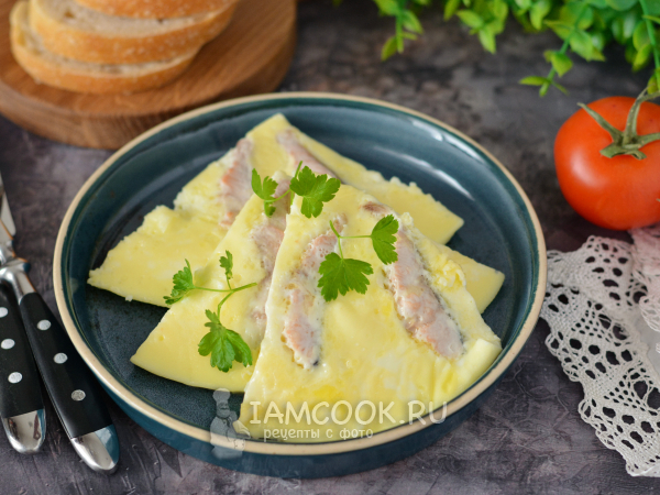 Горбуша в омлете на сковороде, рецепт с фото