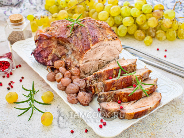 Свинина с виноградом в духовке, рецепт с фото