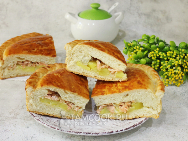 Пирог с горбушей и картошкой (из дрожжевого теста), рецепт с фото
