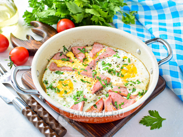 Яичница с колбасой на сковороде, рецепт с фото