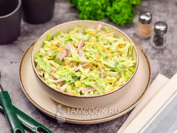 Салат из капусты с копченой курицей, рецепт с фото