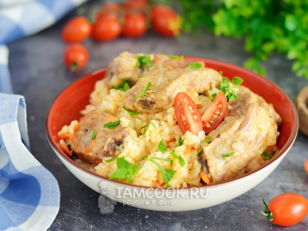 Свиные ребрышки с рисом на сковороде, рецепт с фото