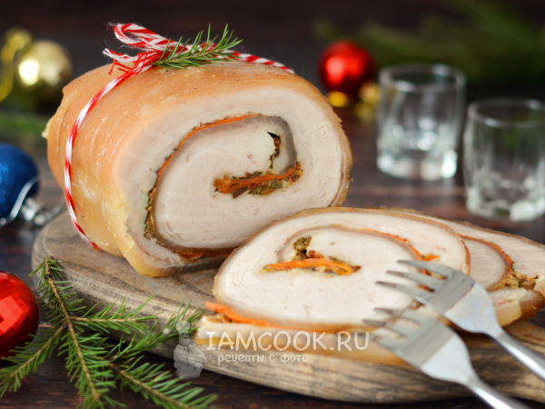 Рулет из свиной брюшины в рукаве в духовке, рецепт с фото