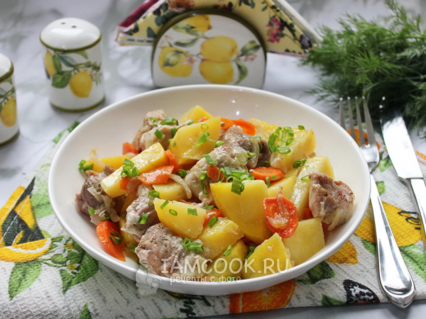 Свиная шея с картошкой в духовке, рецепт с фото