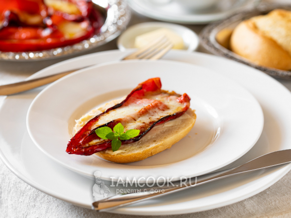 Болгарский перец с сыром на сковороде, рецепт с фото