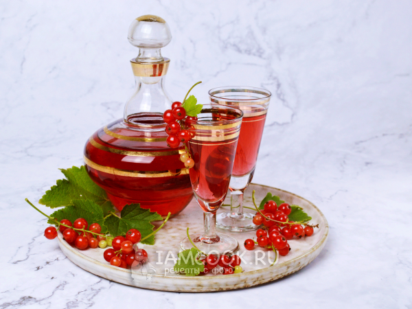 Настойка на красной смородине на водке, рецепт с фото
