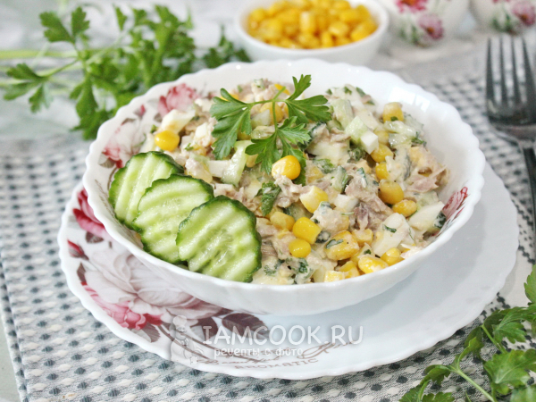 Салат с тунцом, кукурузой и огурцом, рецепт с фото
