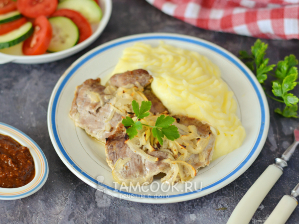 Свинина с аджикой в духовке, рецепт с фото