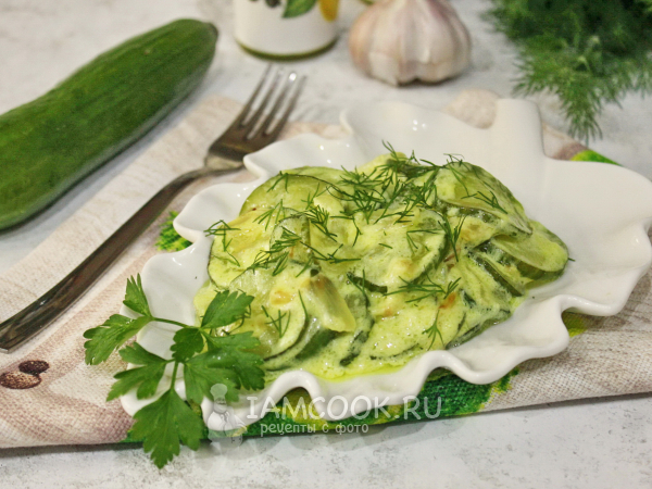 Тушеные огурцы в сметане, рецепт с фото