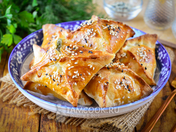 Слойки с сыром и зеленью, рецепт с фото