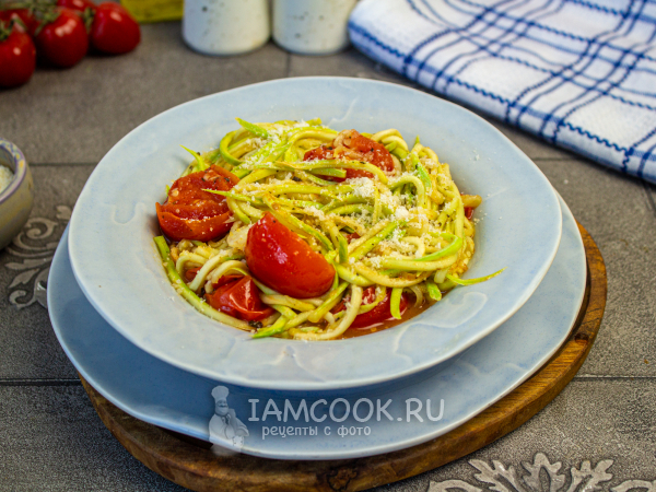 Спагетти из кабачков с помидорами, рецепт с фото