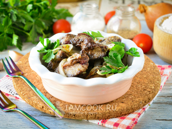 Куриная печень с чесноком на сковороде, рецепт с фото